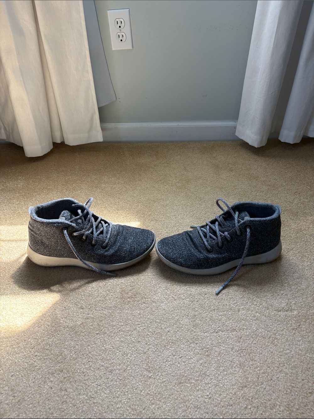 allbirds Men’s Charcoal Wool Chukka Sneakers